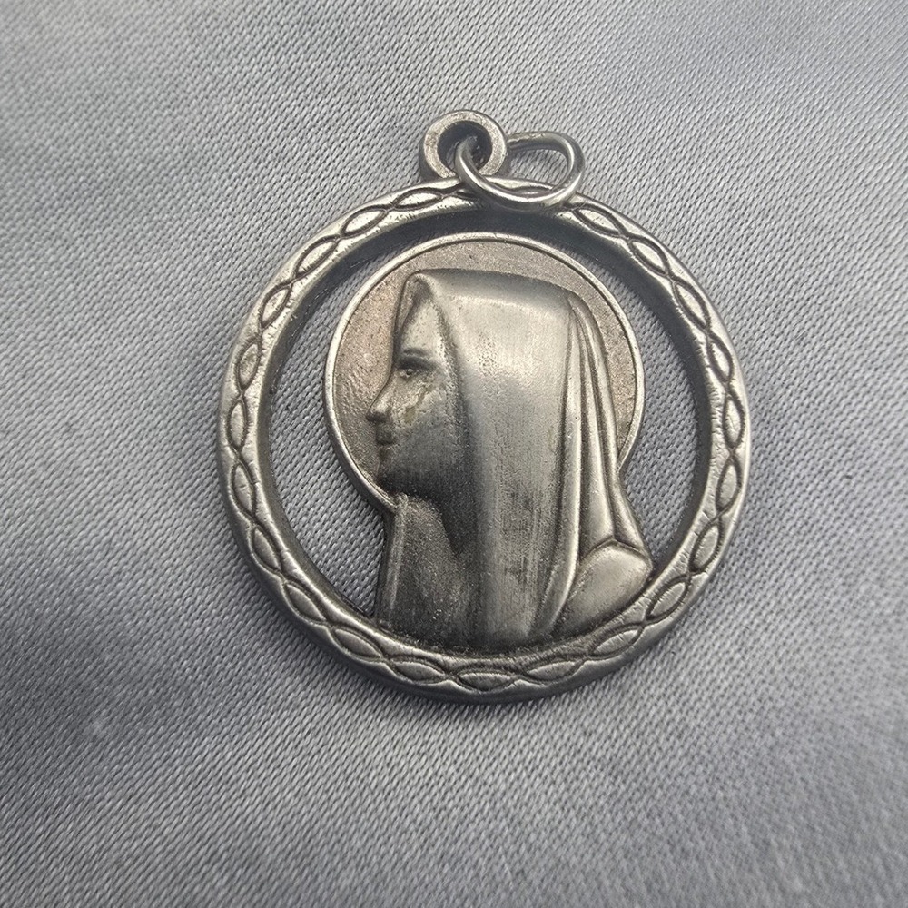 Vintage Estate Pendant Silver Tone Virgin Mary Lourdes Medal Round 1in